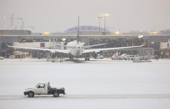 Miles de vuelos cancelados o retrasados, cortes de energía: tormenta invernal siembra caos en el sur de Estados Unidos