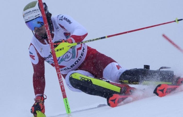 Manuel Feller lidera la primera carrera de slalom nevado de la Copa del Mundo en Adelboden