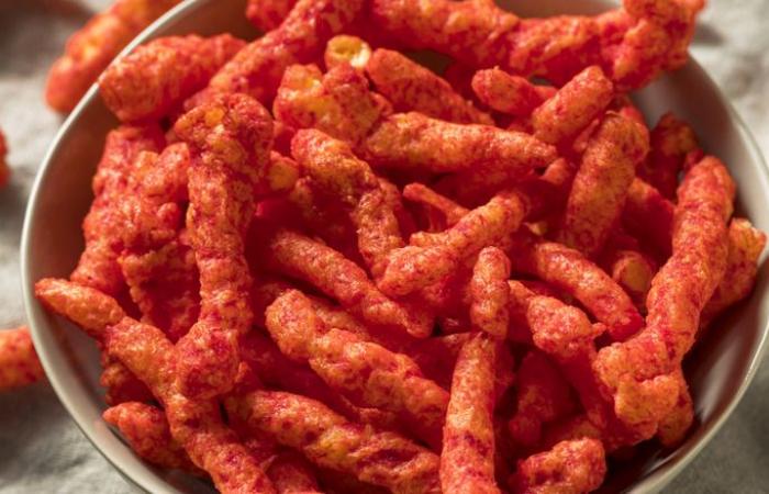 Cheetos picantes y pepinillos: ¡el snack sorprendente para disfrutar el día del partido!