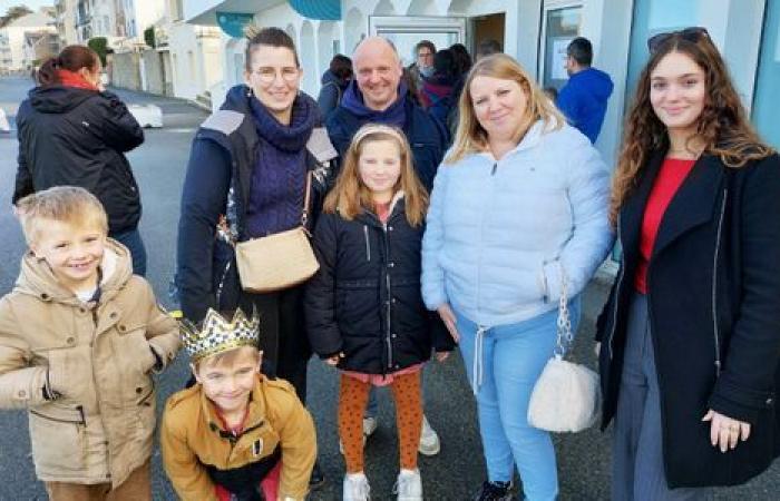 “Llegué a las 8 de la mañana”, los fans de Charles muy temprano en el dúplex Star Academy en Pléneuf-Val-André [Vidéo]