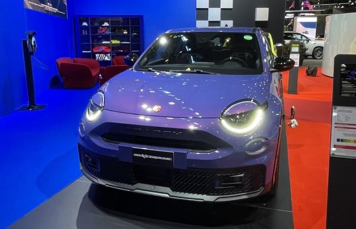 El Abarth 600e en directo desde el Salón del Automóvil de Bruselas