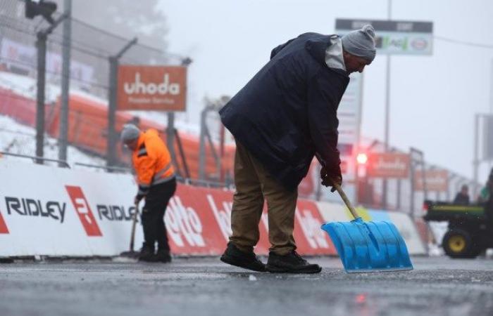 Entonces que no cunda el pánico: el inicio del campeonato femenino de ciclocross se ha retrasado una hora debido a las manchas de hielo en el circuito