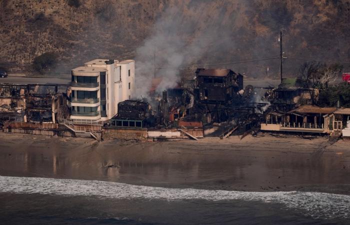 “Es un milagro”: la impactante imagen de una casa que resistió los incendios en Malibú, mientras los vecinos quemaban hasta los cimientos