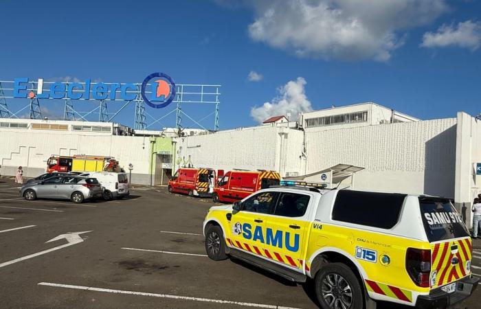 El centro comercial Place d’Armes du Lamentin evacuado temporalmente debido a una fuga de gas