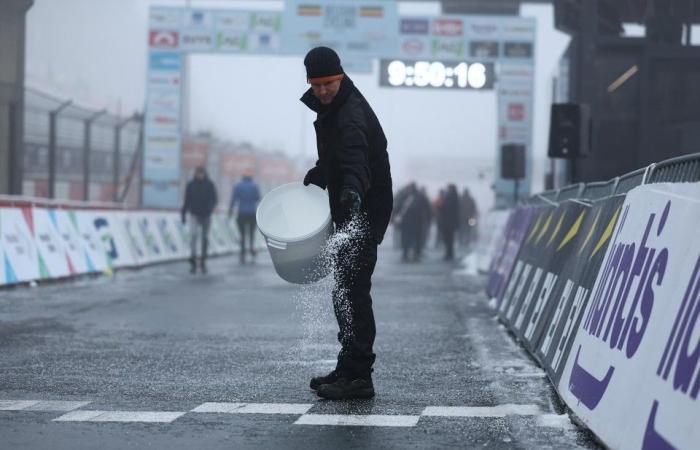 Entonces que no cunda el pánico: el inicio del campeonato femenino de ciclocross se ha retrasado una hora debido a las manchas de hielo en el circuito