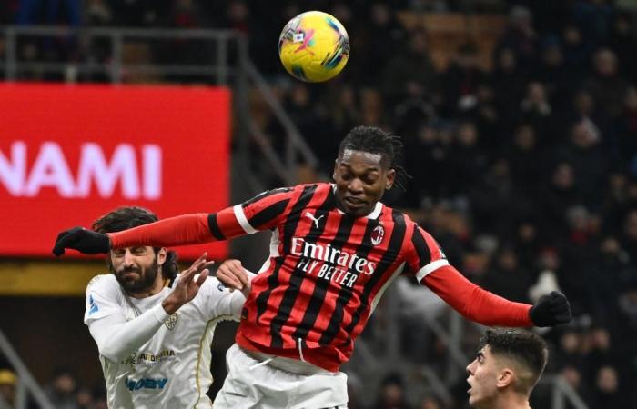 Partido de fútbol de la Serie A: AC Milan vs. Cagliari-Xinhua