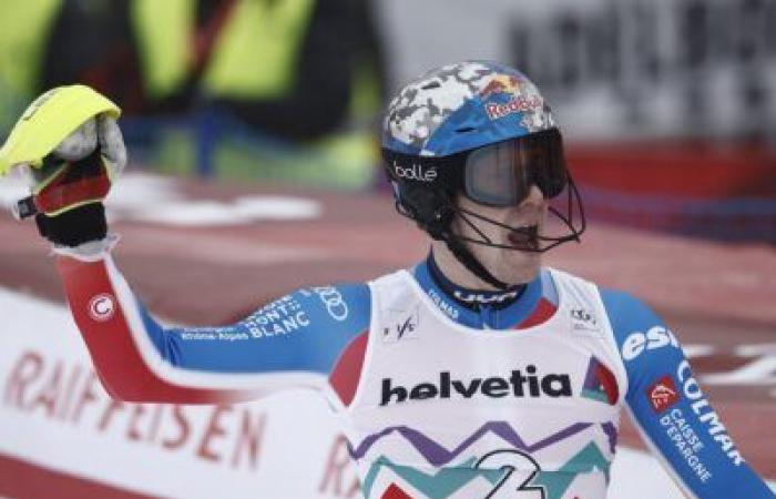 Clément Noël gana un slalom de la Copa del Mundo en la brumosa Adelboden después de que Manuel Feller no lograra terminar