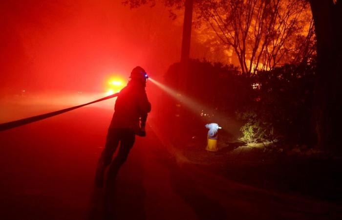 Preguntas y críticas sobre las infraestructuras contra incendios.