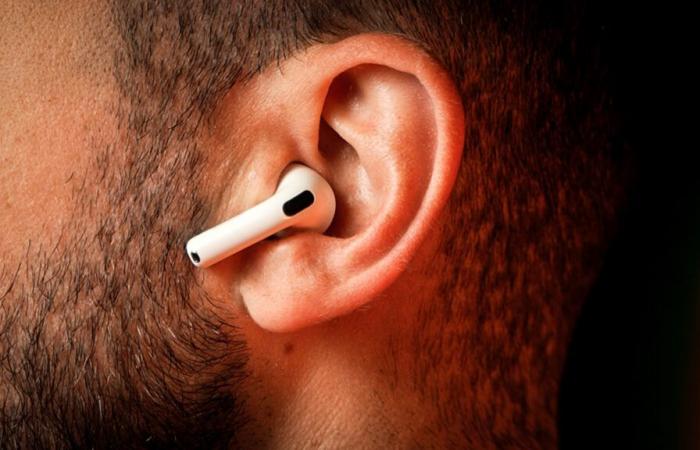 Los recientes y muy buenos auriculares AirPods 4 son más baratos para las rebajas de invierno