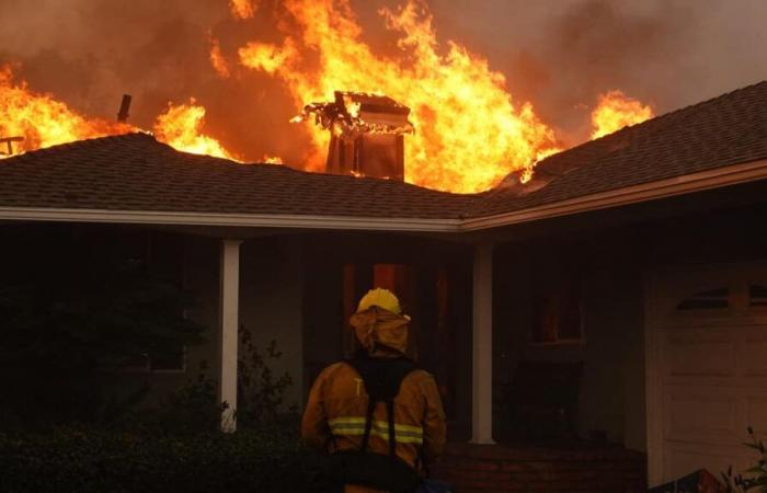 Humo tóxico de los incendios: se insta a los residentes de Los Ángeles a no salir