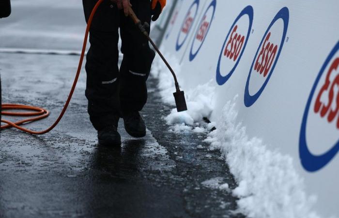 Entonces que no cunda el pánico: el inicio del campeonato femenino de ciclocross se ha retrasado una hora debido a las manchas de hielo en el circuito