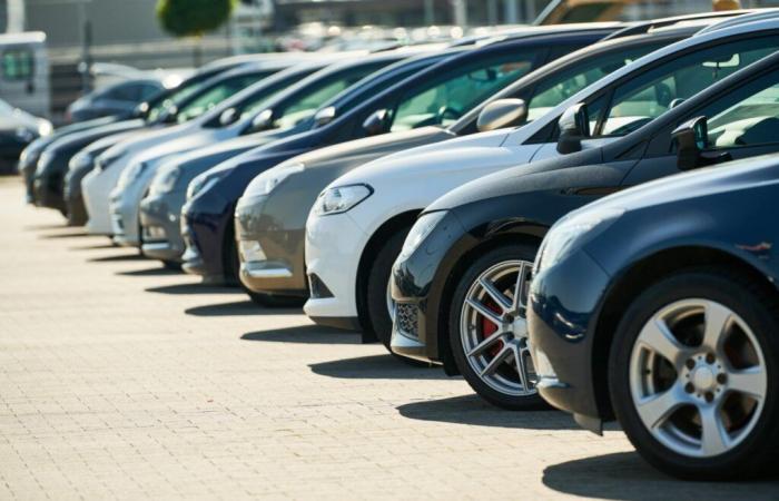 ¿Qué edad tienen en promedio los compradores de automóviles nuevos?