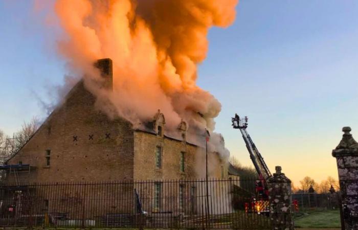 En Bretaña, un incendio arrasa esta mansión clasificada como monumento histórico, recién restaurada