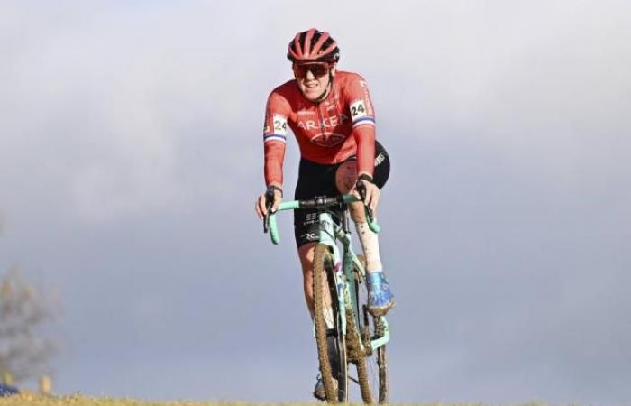 Amandine Fouquenet se proclama campeona de Francia de ciclocross por delante de Hélène Clauzel y Célia Gery