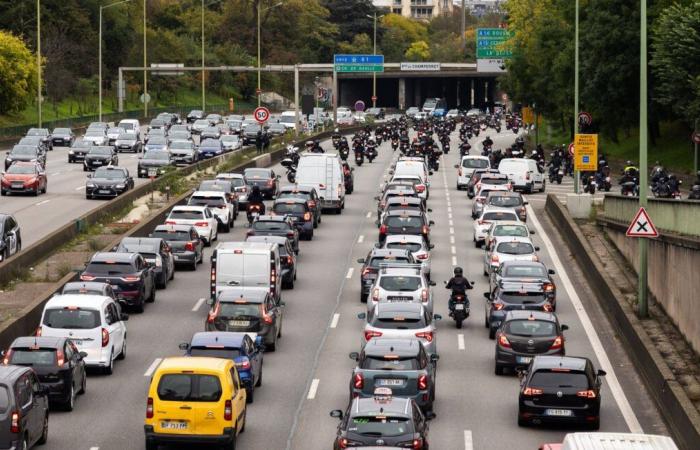 Los motociclistas pueden circular legalmente en interfilas en toda Francia