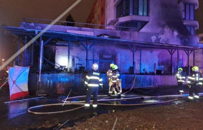 Incendio en restaurante deja 6 muertos y 8 heridos