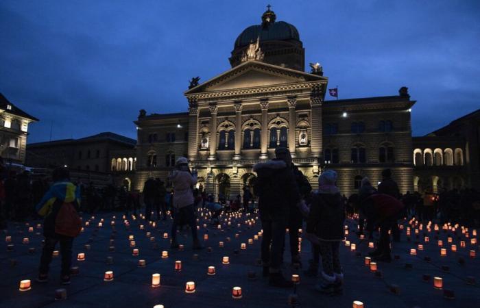 Mil velas en la Plaza Federal contra la pobreza