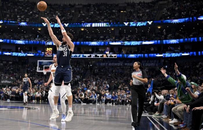 Klay Thompson anota 25 puntos en la derrota de los Mavericks ante los Nuggets (12/01/25)