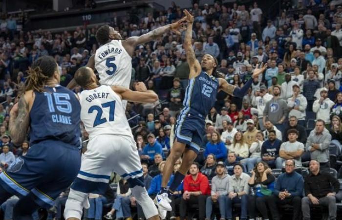 El armador de Memphis, Ja Morant, noquea a Minnesota y Rudy Gobert al final del juego.