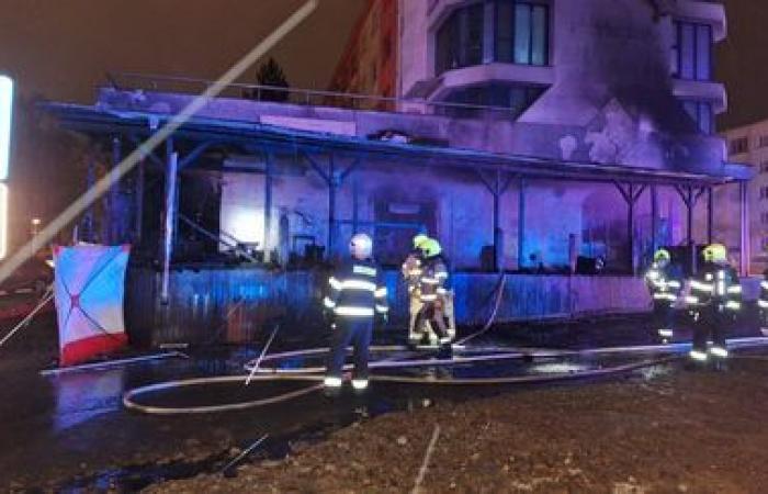 Mueren seis personas en incendio de restaurante