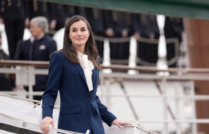 Letizia de España al borde de las lágrimas: su hija Leonor se hace a la mar por 6 meses, las despedidas son conmovedoras (Fotos)