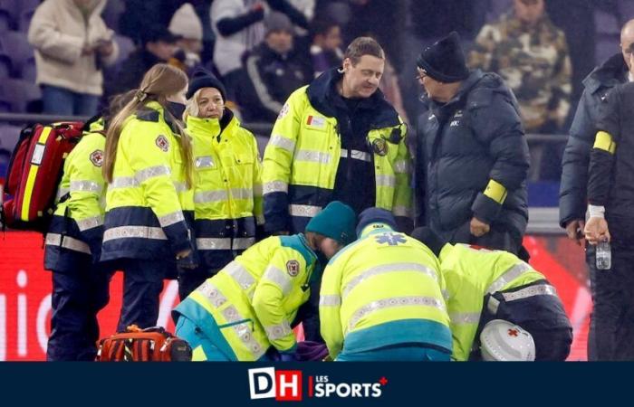 Francis Amuzu evacuado en camilla durante el Topper: Anderlecht da noticias de su jugador