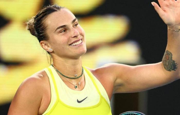 Aryna Sabalenka persiguiendo a Martina Hingis