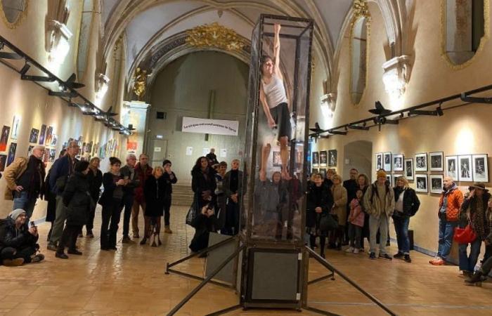 Contorsiones y fotografías inauguran la Bienal de Artes del Circo de La Ciotat