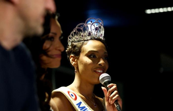 la Miss Francia que empuja el “apoliticismo” hasta el punto de negarse a llamarse “Charlie”