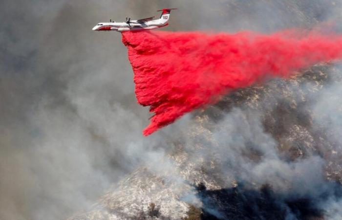 el número de muertos asciende a dieciséis fallecidos; El incendio Palisades continúa propagándose