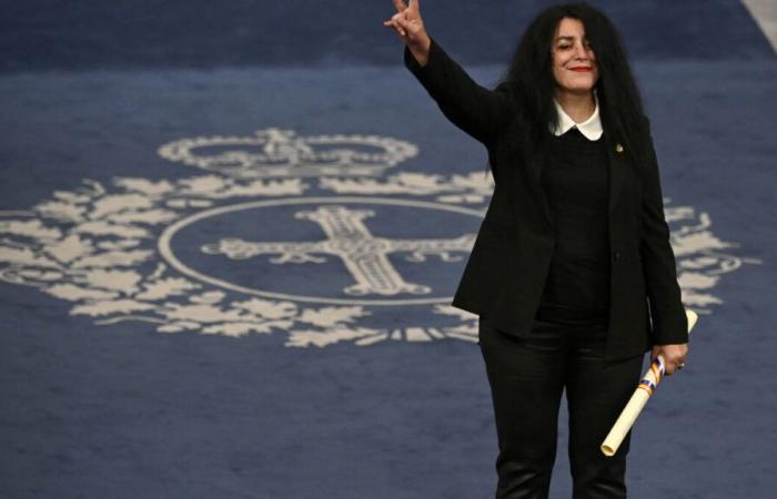 la artista Marjane Satrapi rechaza la Legión de Honor