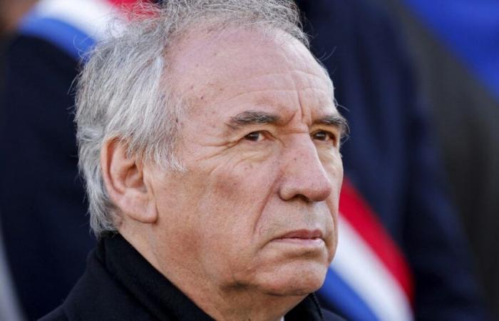 Suspender o no la reforma de las pensiones, el dilema de François Bayrou