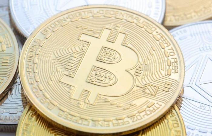 Bitcoin continúa su caída, acercándose a los 90.000 dólares