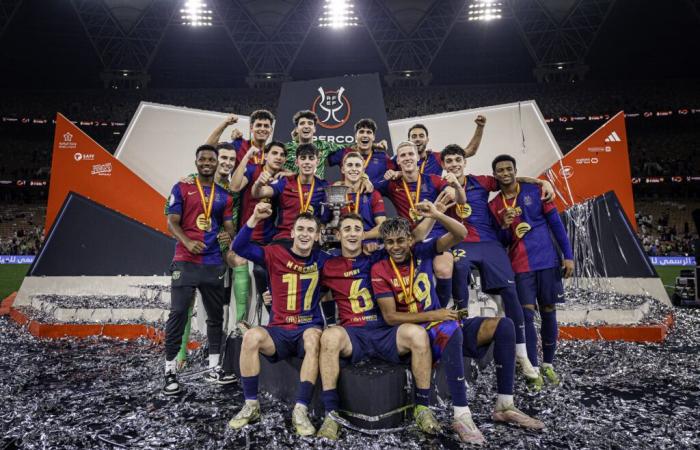 Primer trofeo para 13 jugadores del FC Barcelona