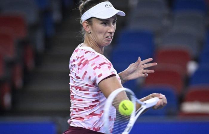 Elise Mertens salva dos puntos de partido antes de clasificarse para la segunda ronda