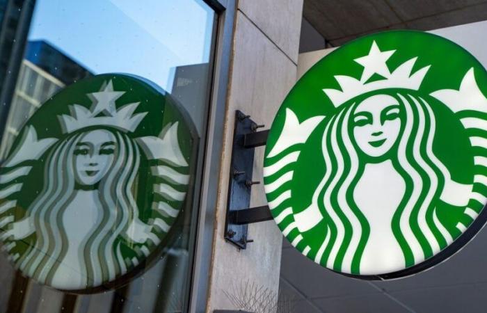 Starbucks cambia su política de recarga gratuita este mes