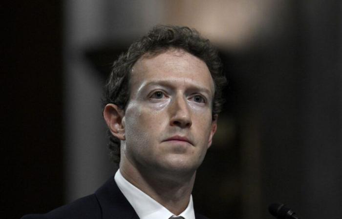 Mark Zuckerberg se revela ante el micrófono de un presentador conservador