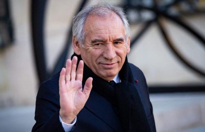 François Bayrou continuó sus negociaciones en vísperas de su gran oral