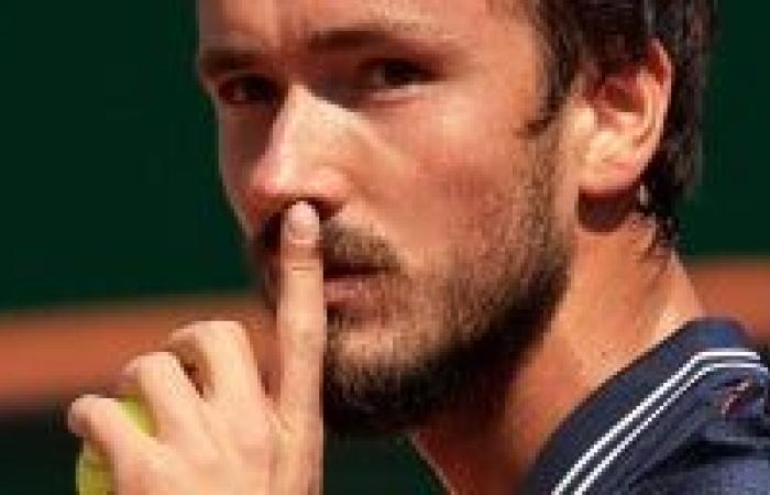 Daniil Medvedev escapa molesto, los tenistas estadounidenses se apoderan de Melbourne