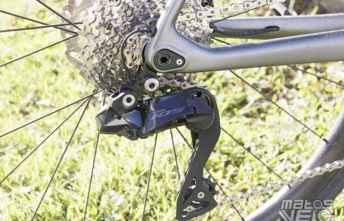 Prueba del grupo Shimano 105 Di2 12V R7150, esto no es amado por error