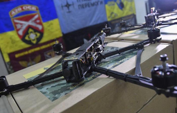 Drones FPV equipados con rifles de asalto, ¿por qué es económica esta nueva técnica utilizada en Kiev?