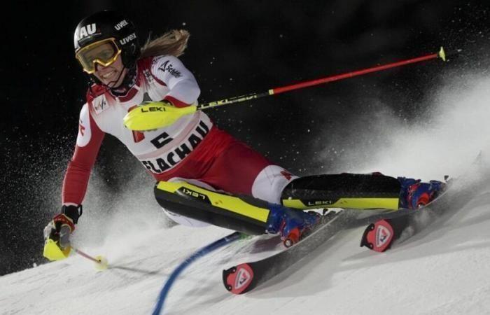 La esquiadora austriaca Liensberger lidera la primera etapa de la carrera nocturna sin las estrellas del slalom Shiffrin y Vlhova