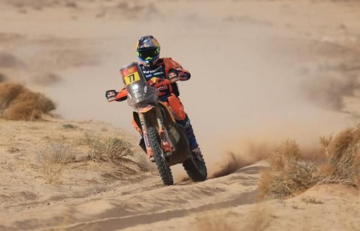 Luciano Benavides gana la 9ª etapa del Dakar 2025 en motos, Adrien Van Beveren 2º