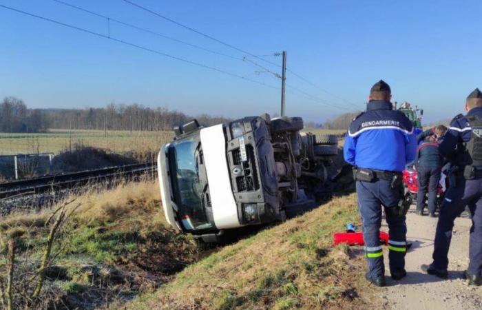 Meurthe y Mosela. Un camión lleno de purín yace en una zanja cerca de Baccarat