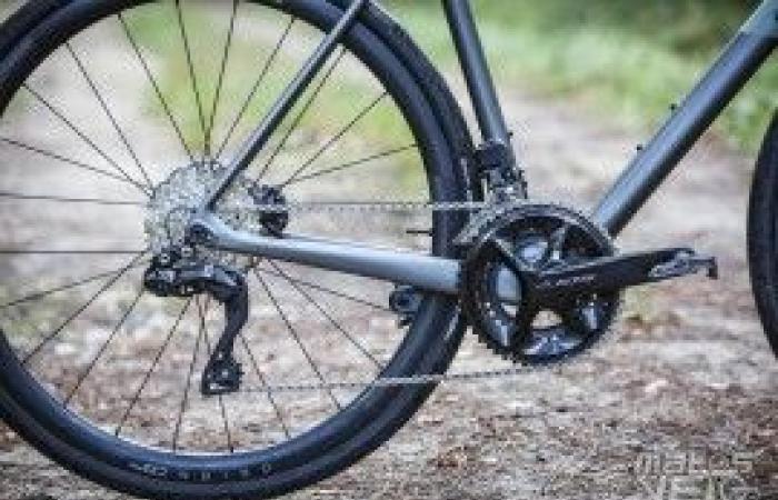 Prueba del grupo Shimano 105 Di2 12V R7150, esto no es amado por error