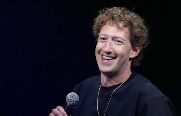 Mark Zuckerberg da un giro de 180°