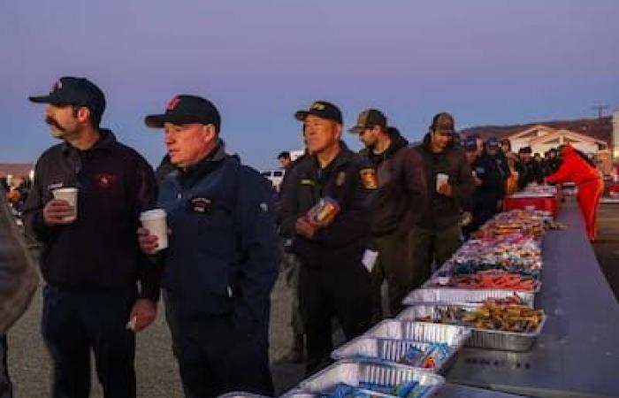 EN FOTOS | Incendios en Los Ángeles: la playa de Malibú se convierte en una aldea para los bomberos