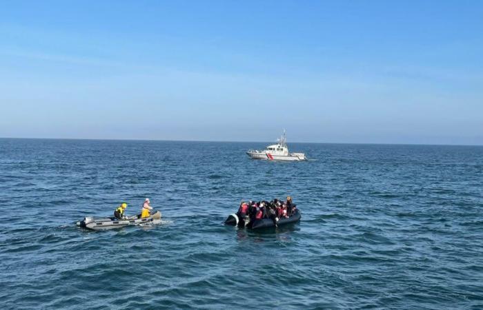 76 inmigrantes rescatados frente a la costa de Calais