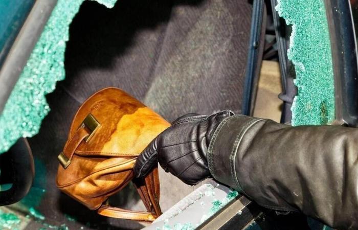 Rompió cristales de coches para robar bolsos en Morbihan: 10 meses de