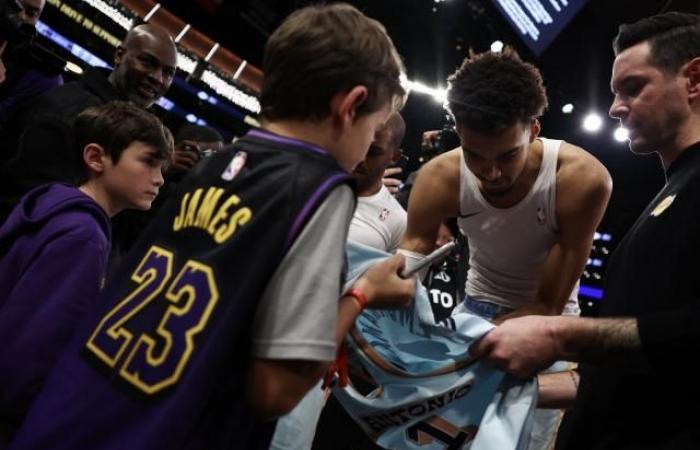 Chris Paul y Victor Wembanyama ofrecen sus camisetas a los hijos de JJ Redick, afectados por el incendio de Palisades en Los Ángeles